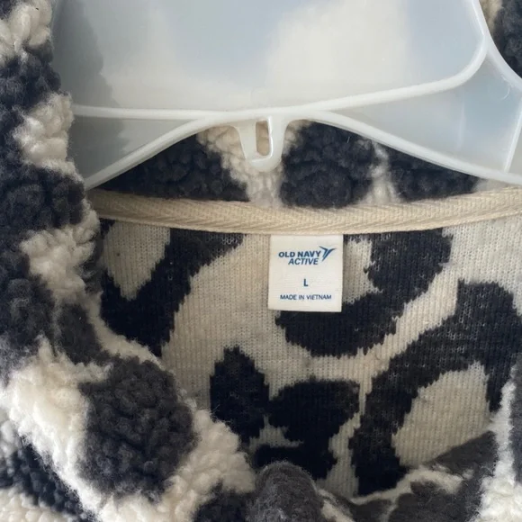 Old Navy Black and White Patterned Fleece Jacket - Picture 2 of 2